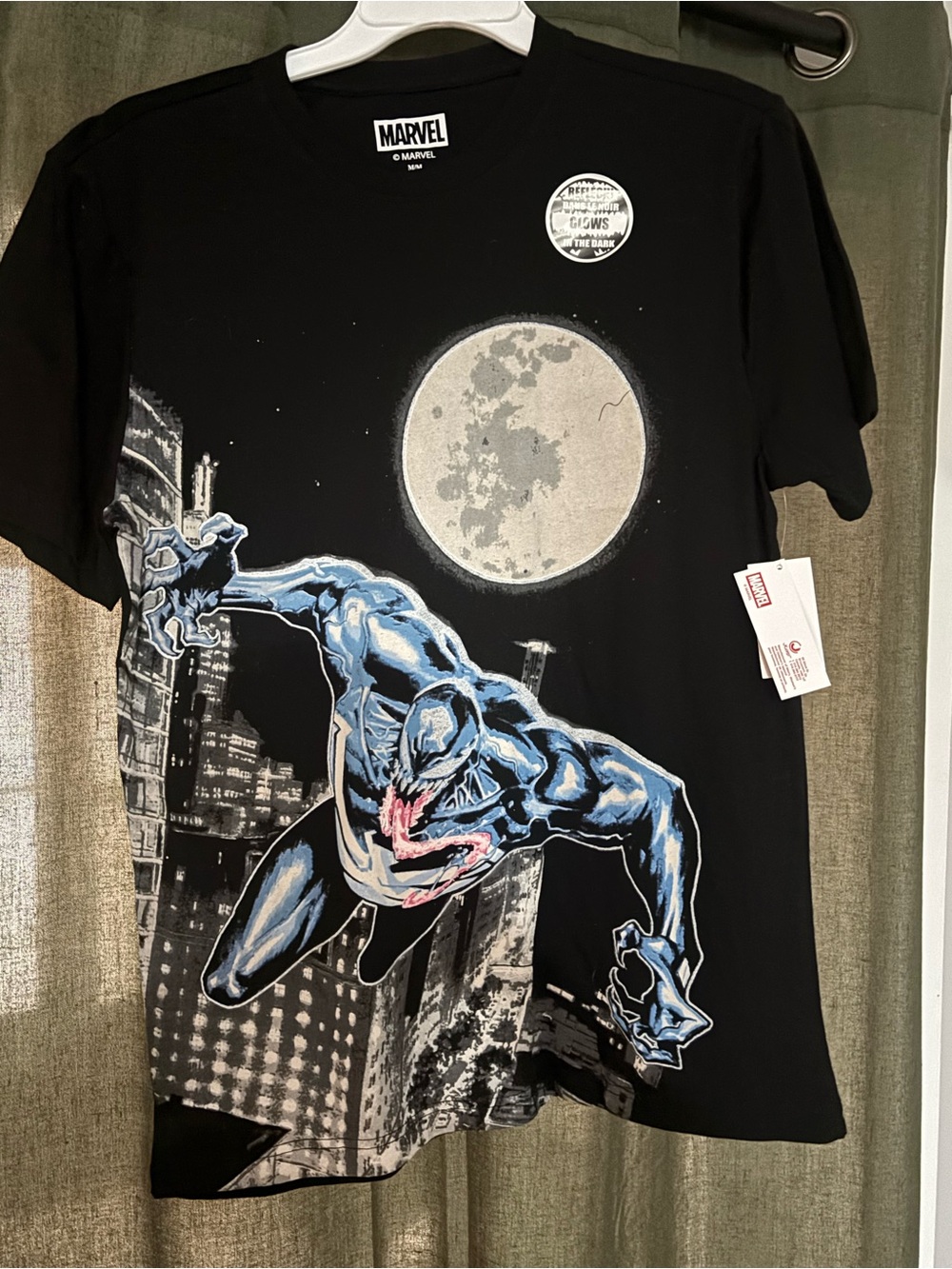 Marvel Black Venom Graphic Tee with Blue Accents glow in the dark medium NWT